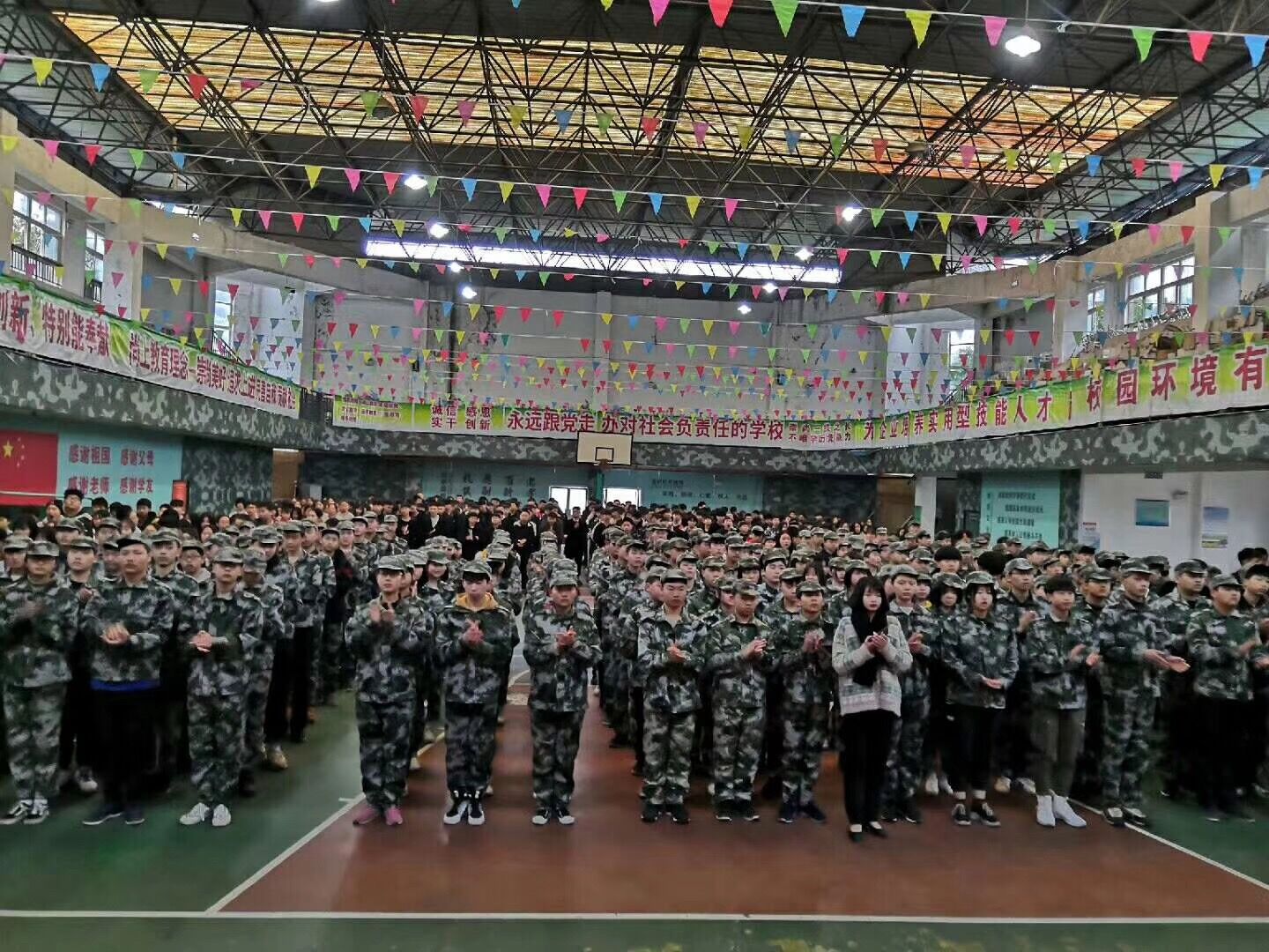 全校师生合唱《我和我的祖国》.jpg